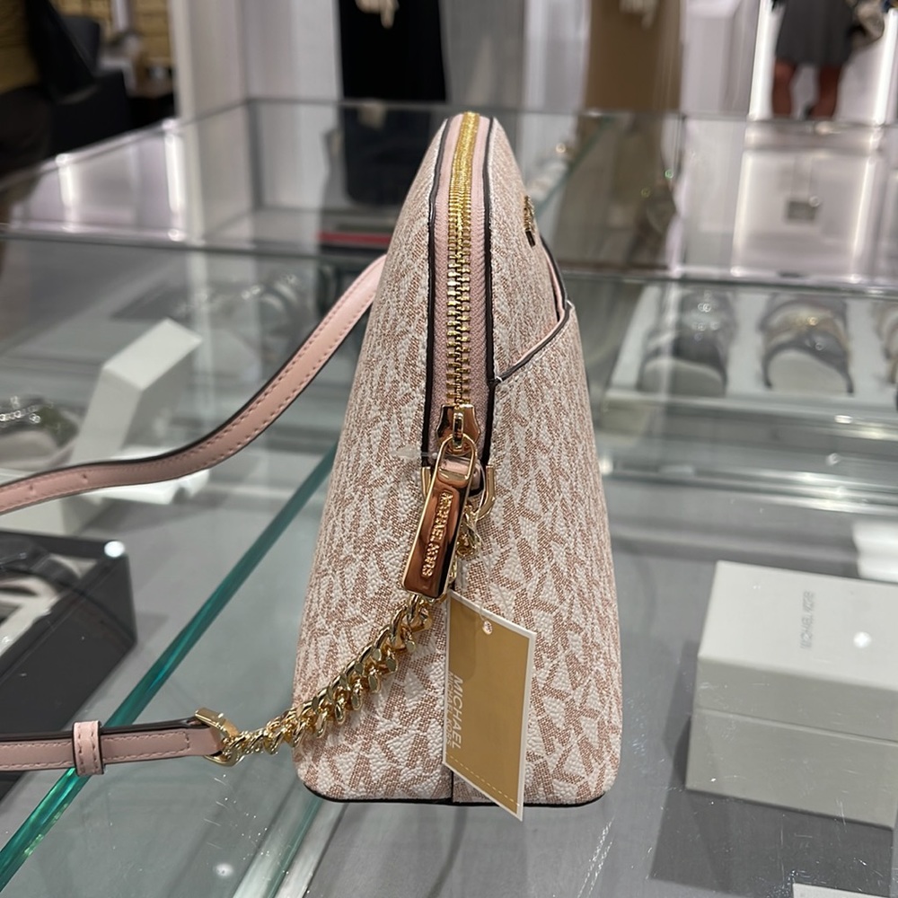 MICHAEL KORS Jet Set Medium Logo Dome Satchel Crossbody
Optic Whit/Rose Gold
NWT - Picture 4 of 16